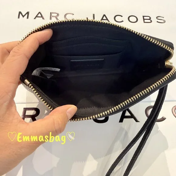 Marc Jacobs Valentine's Day Heart Pebbled Leather Wristlet - Picture 3 of 4